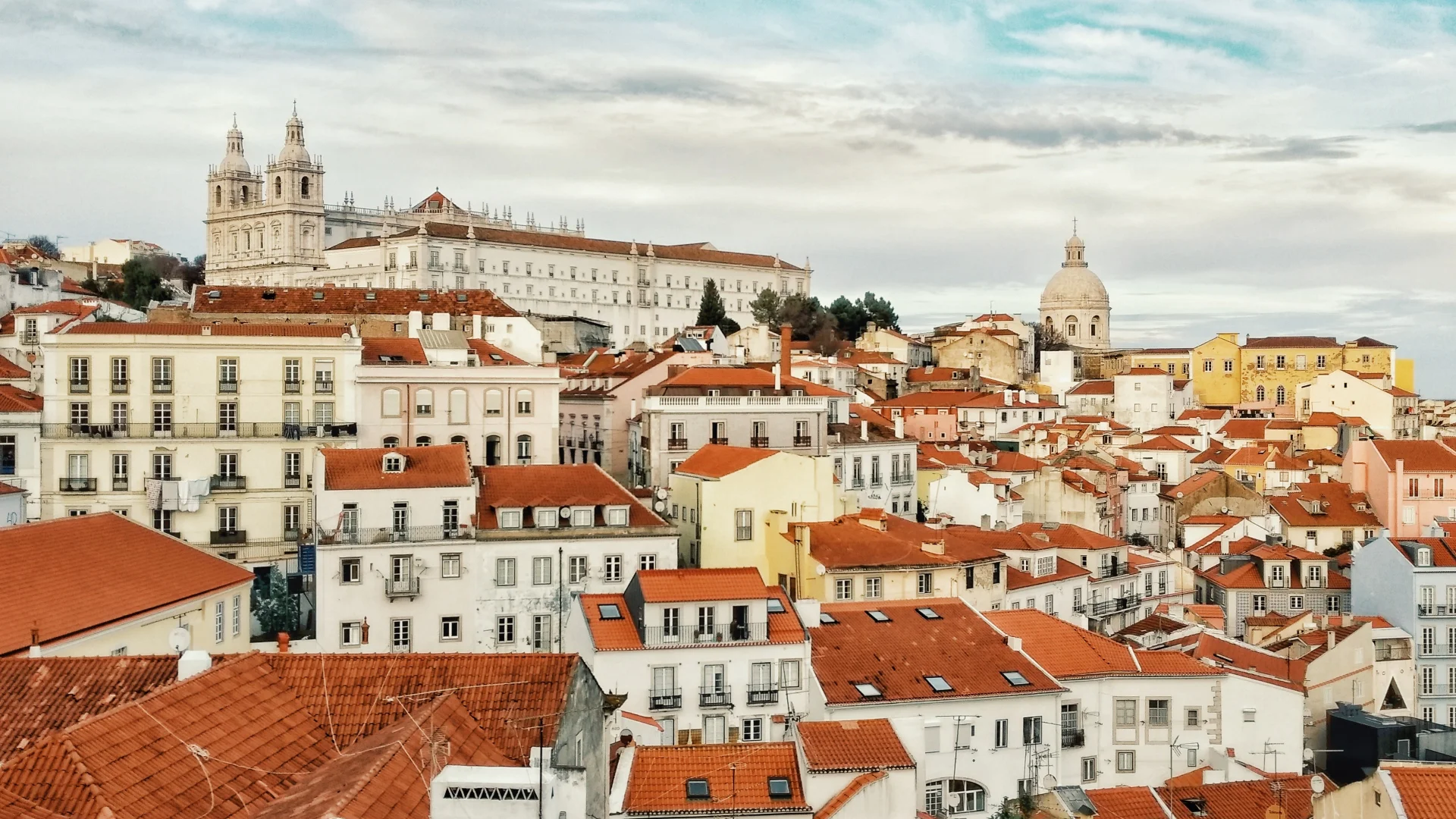 Expanding Your Team in Portugal: Understanding Visas and Work Permits